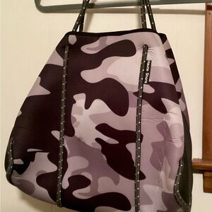 HAUTE SHORE Camouflage Neoprene Tote